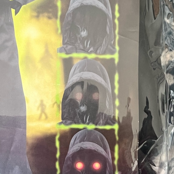 Halloween costumes, fade in/out unknown phantom - Picture 4 of 5